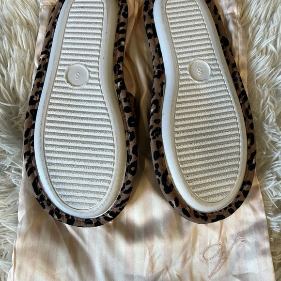 VICTORIA’S  SECRET comtfy slippers for women’s - Picture 5 of 5